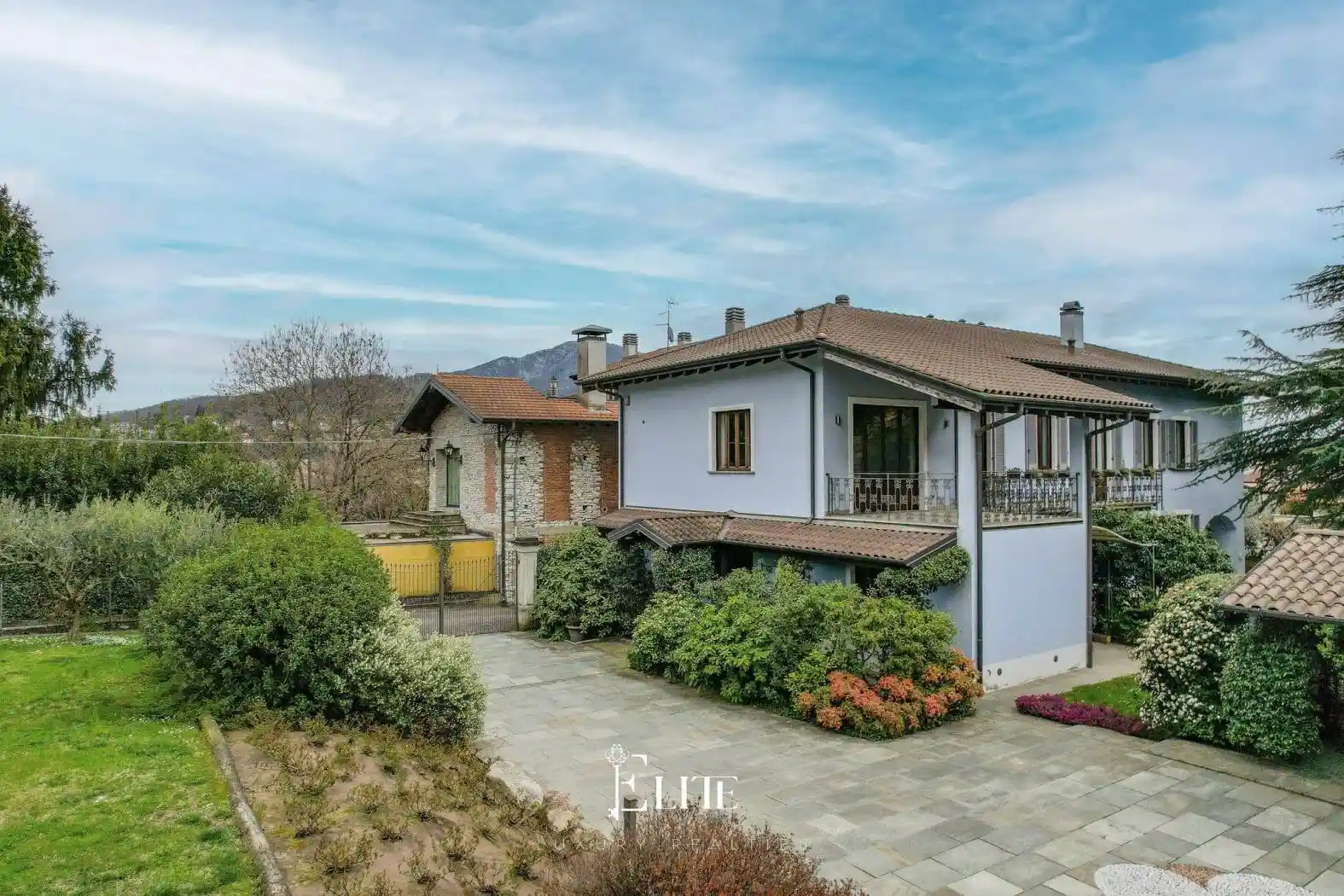 Villa in vendita a Caravate