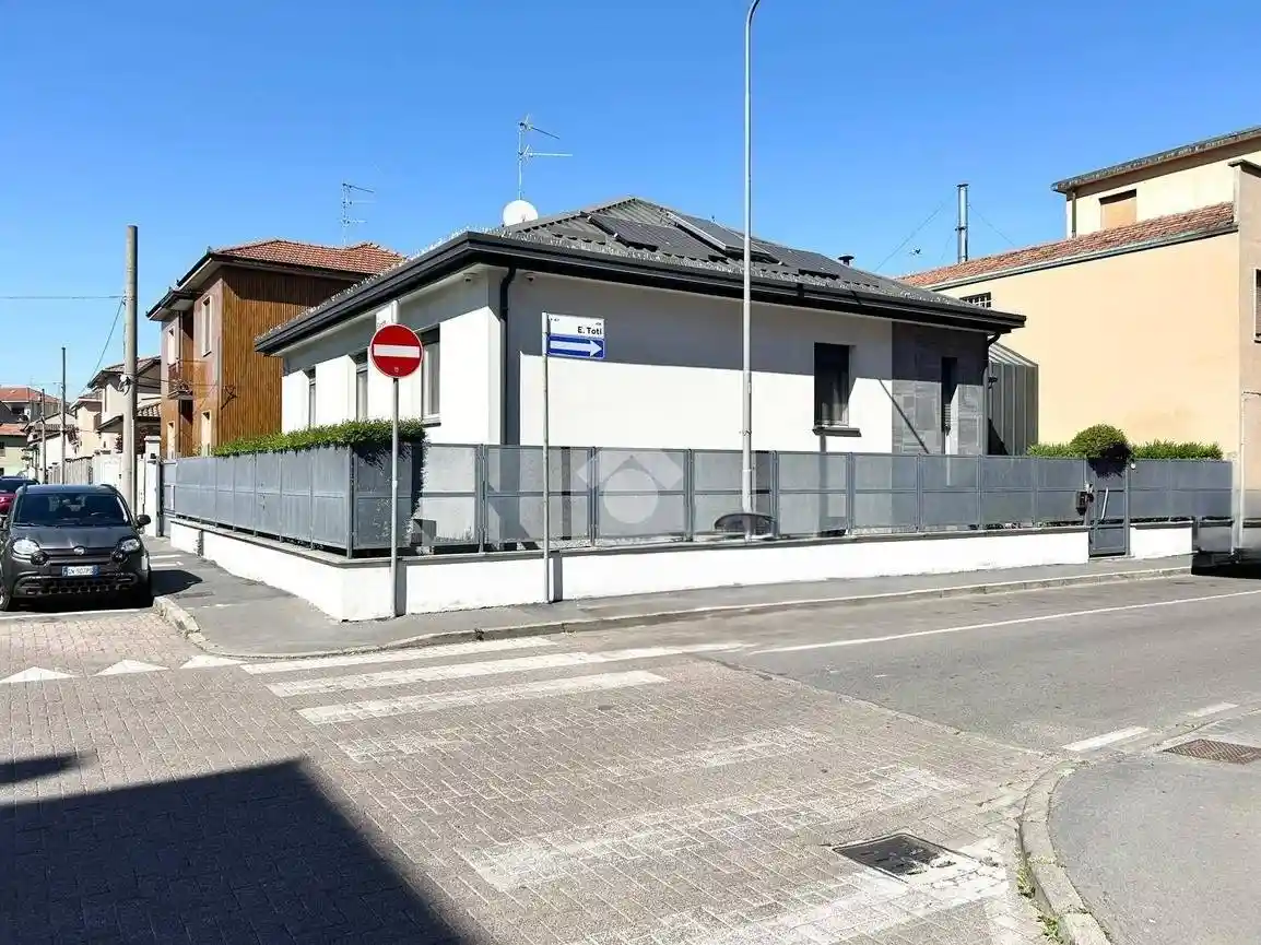 Villa in vendita a Settimo Milanese