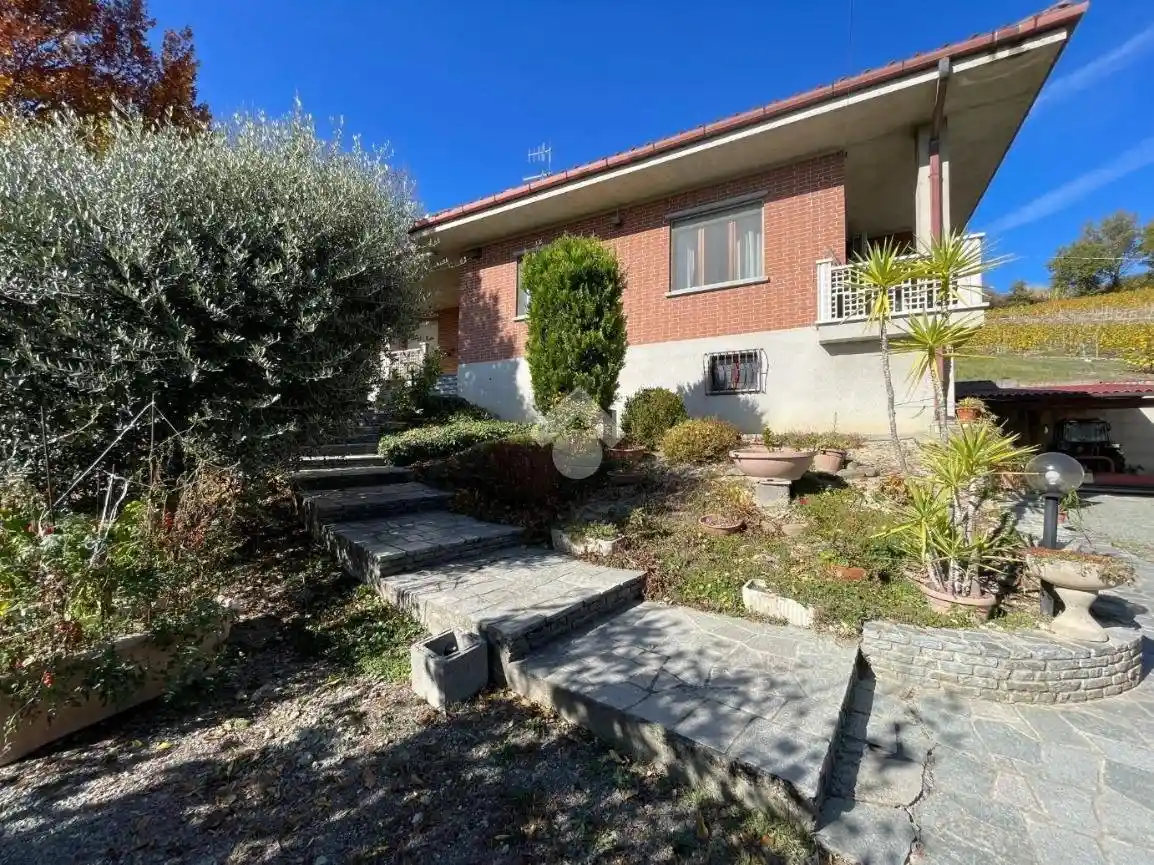 Villa in vendita a Calamandrana