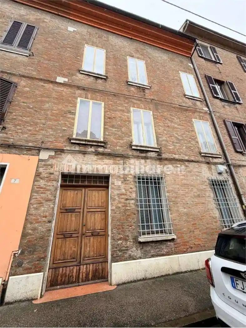 Palazzo - Edificio in vendita a Ferrara