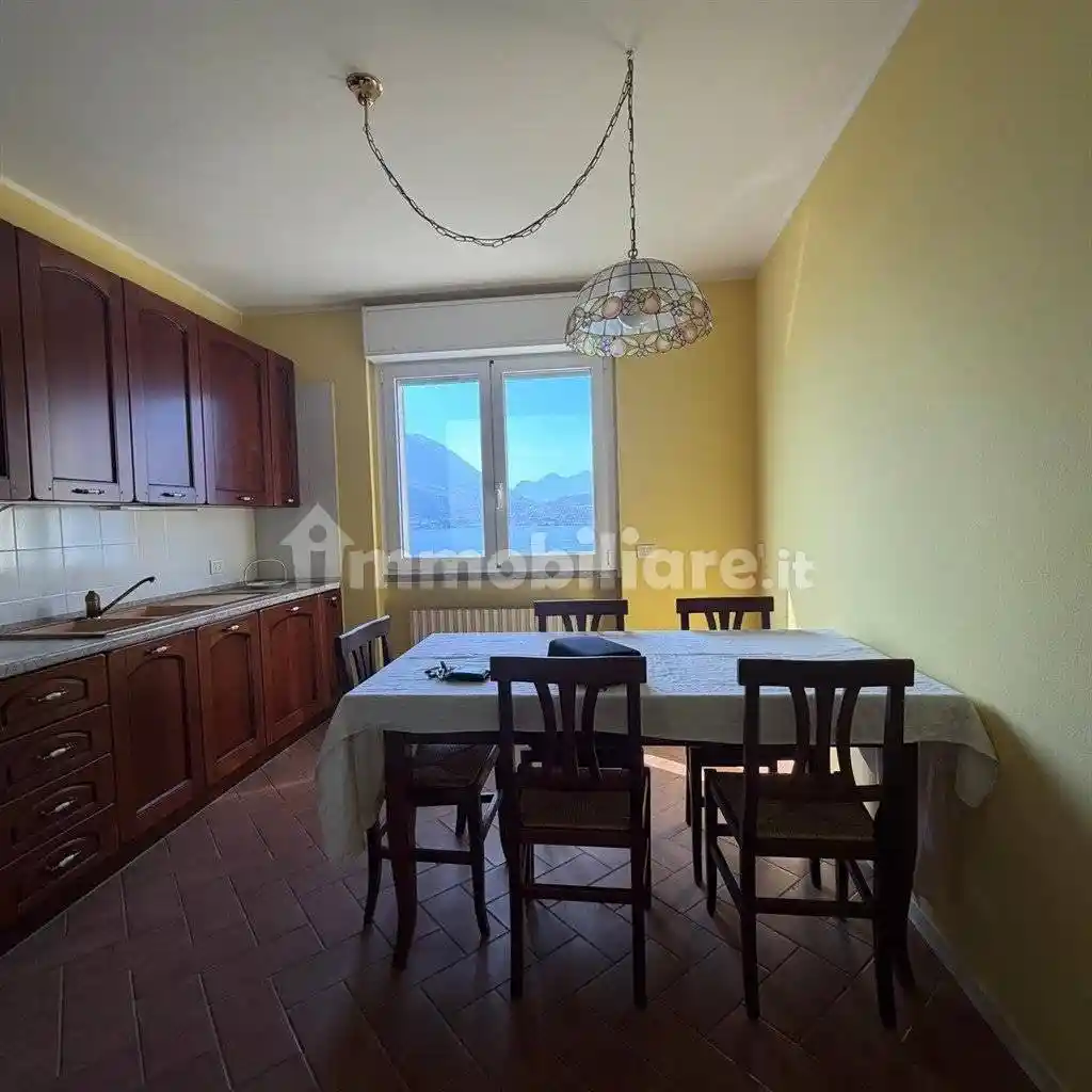 Appartamento in vendita a Varenna