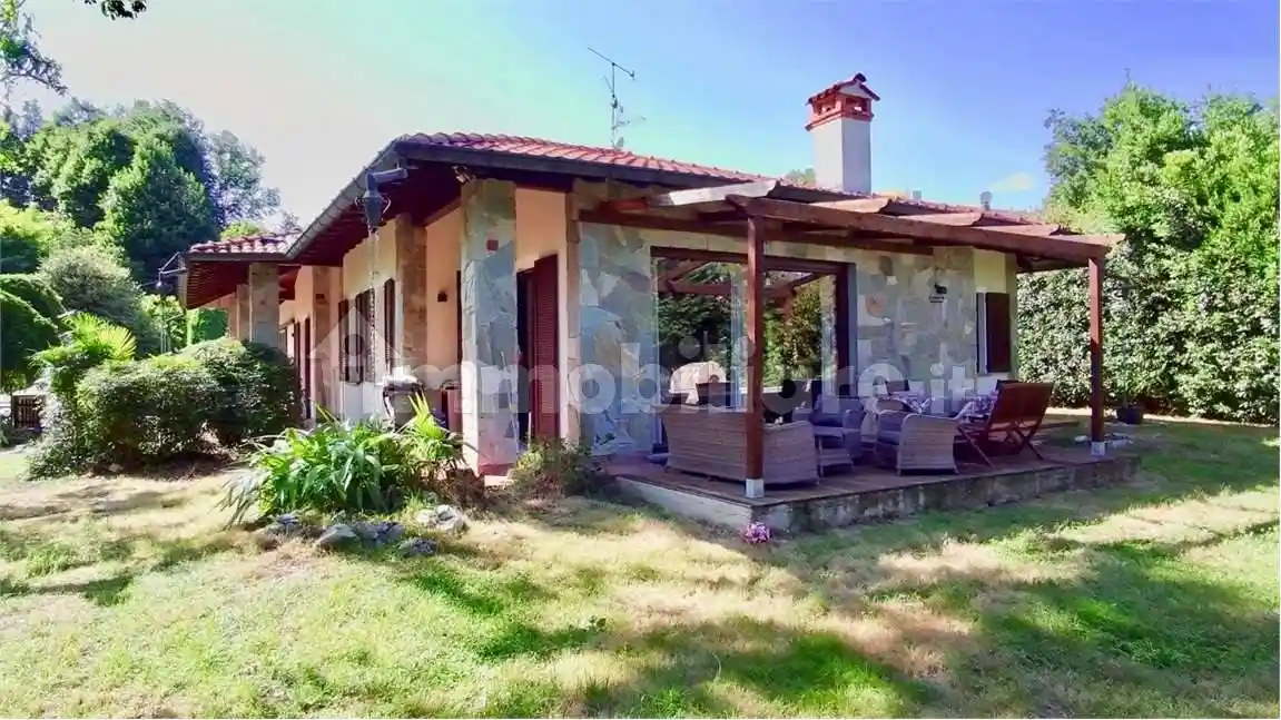 Villa in affitto a Brebbia