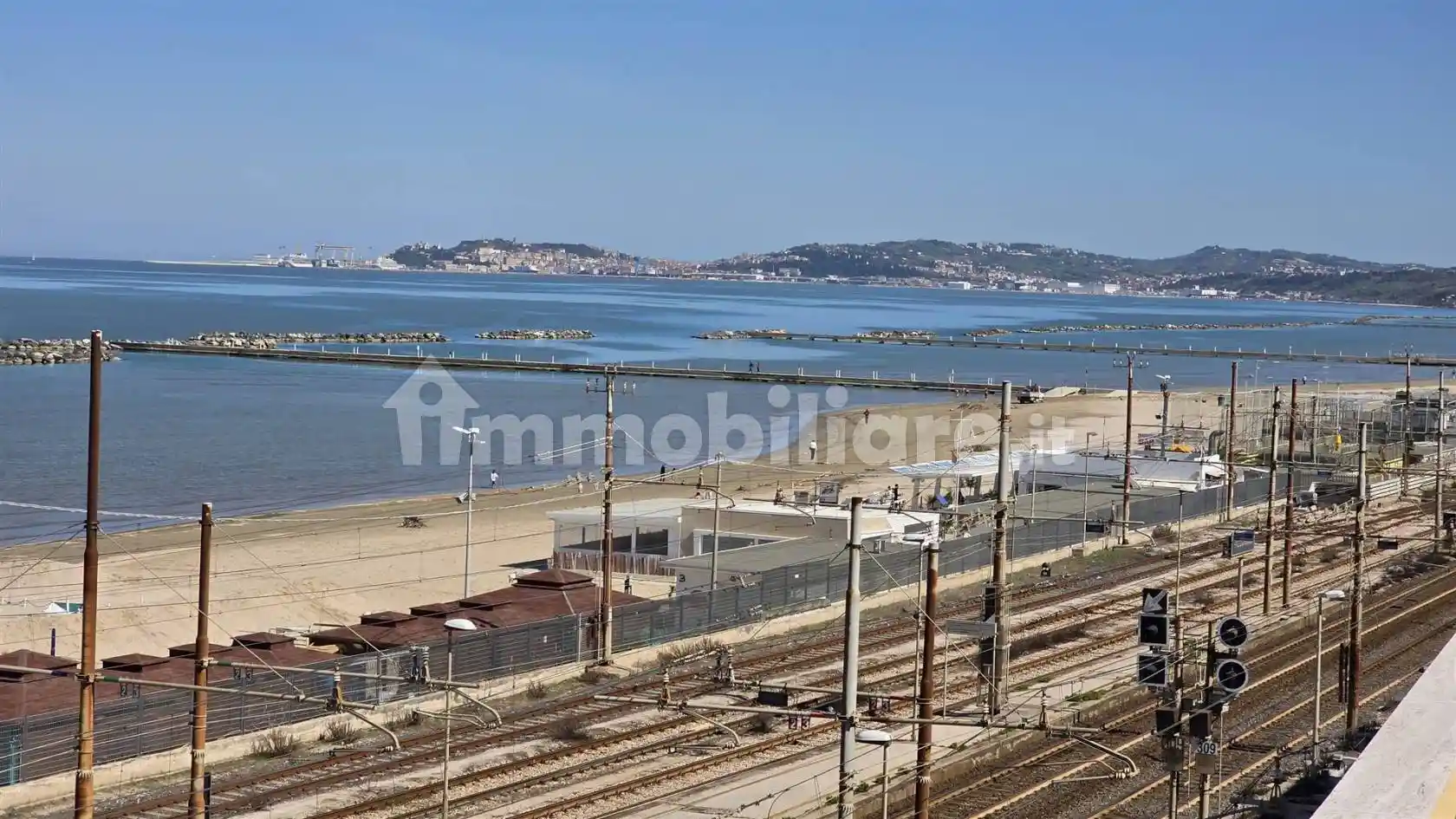 Appartamento in vendita a Falconara Marittima