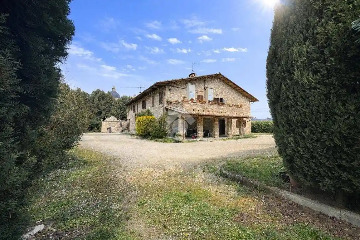 Casa indipendente in vendita a Assisi