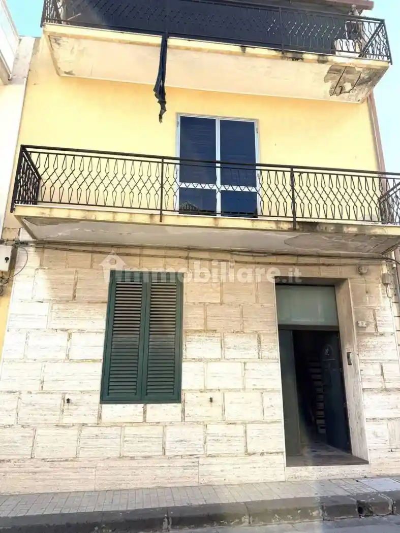 Palazzo - Edificio in vendita a Floridia