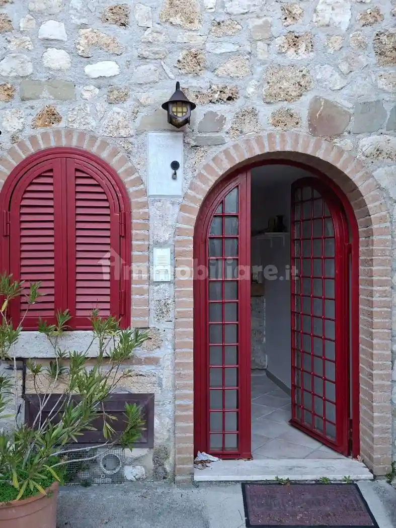 Casa indipendente in vendita a Castel Sant'Angelo