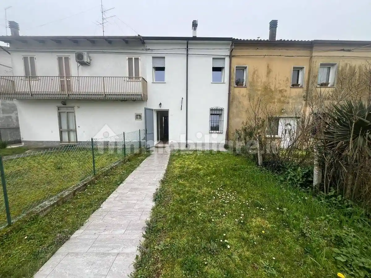 Casa indipendente in affitto a Riva del Po