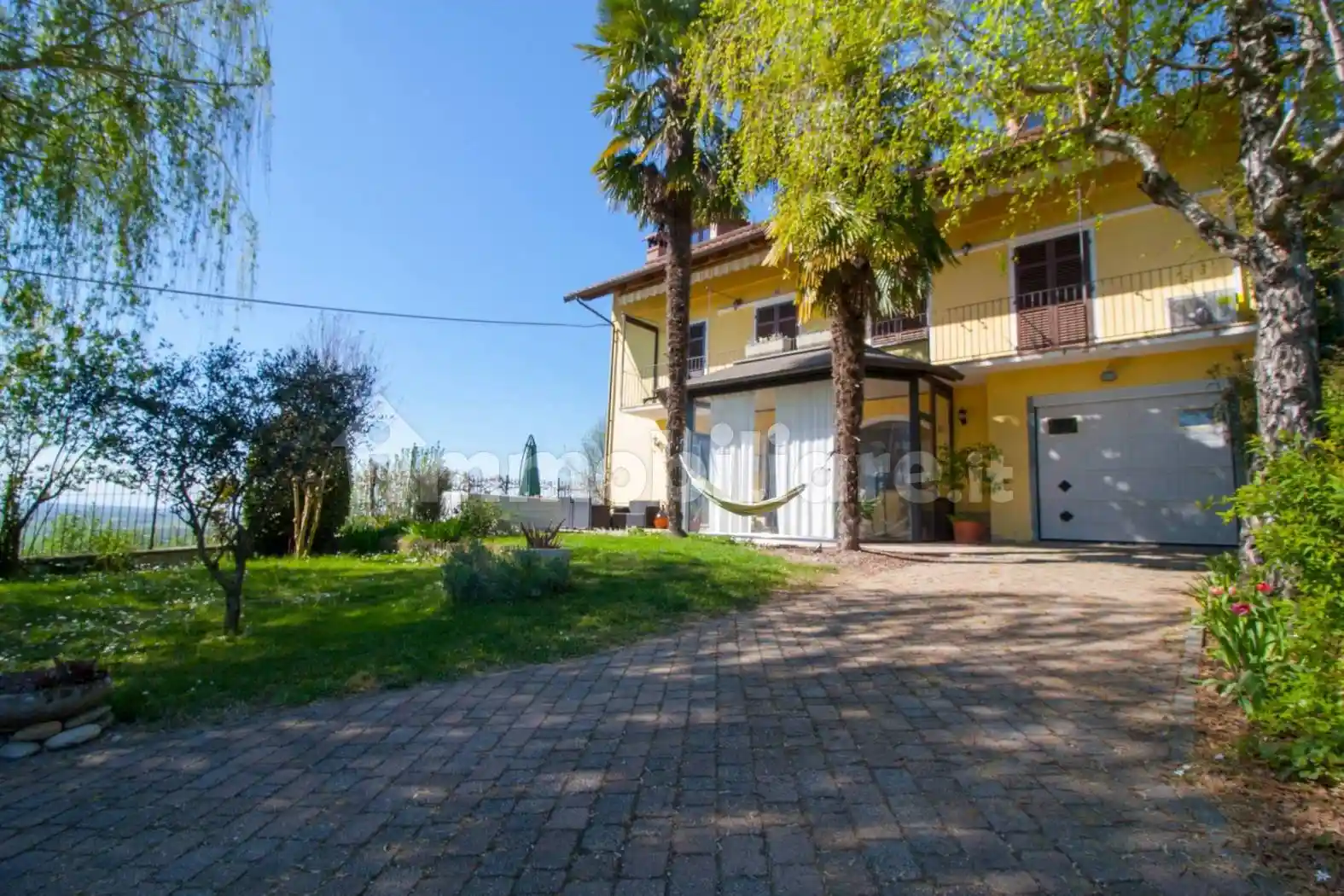 Villa in vendita a La Morra