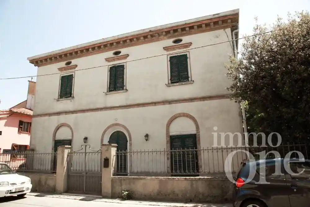 Villa in vendita a Cascina