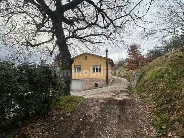 Casa indipendente in vendita a Assisi