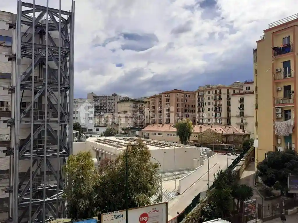 Appartamento in affitto a Napoli