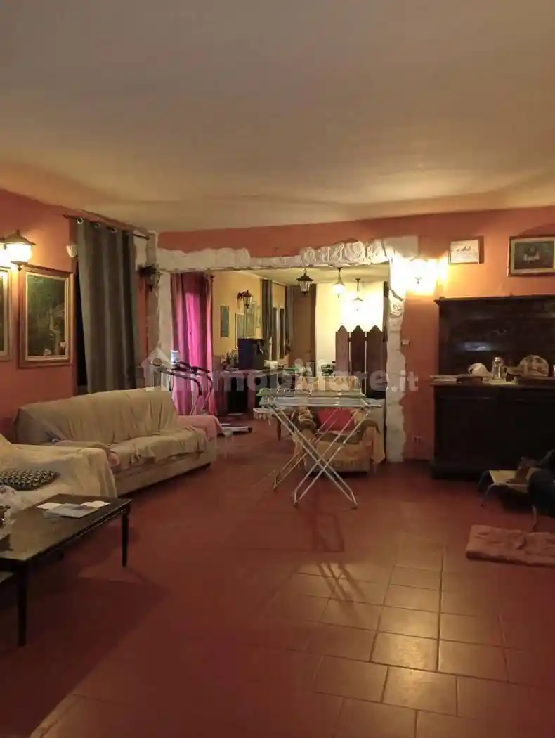 Villa in vendita a Montecalvo Versiggia