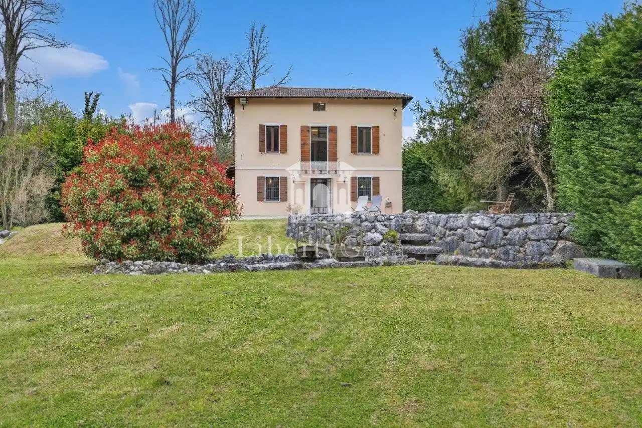 Villa in vendita a Roè Volciano