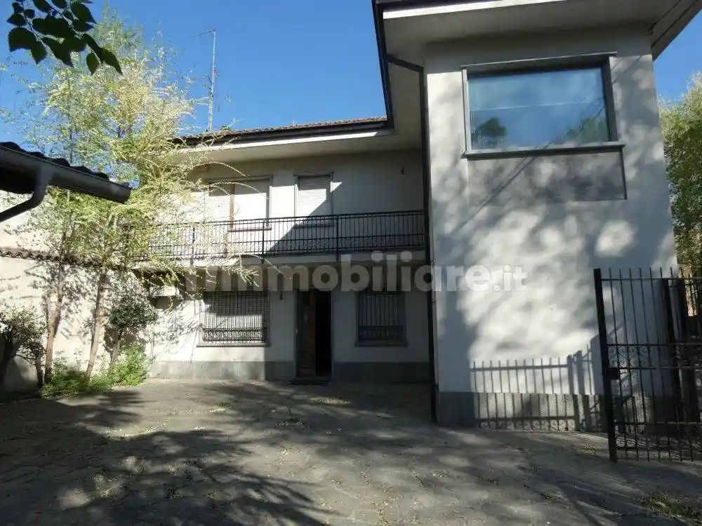 Villa in vendita a Alba