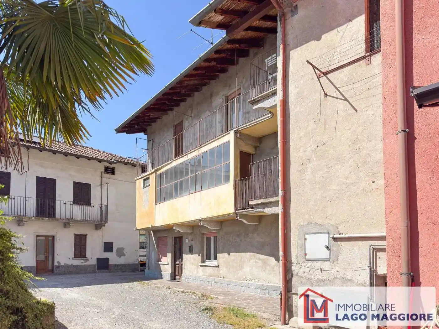 Palazzo - Edificio in vendita a Brebbia