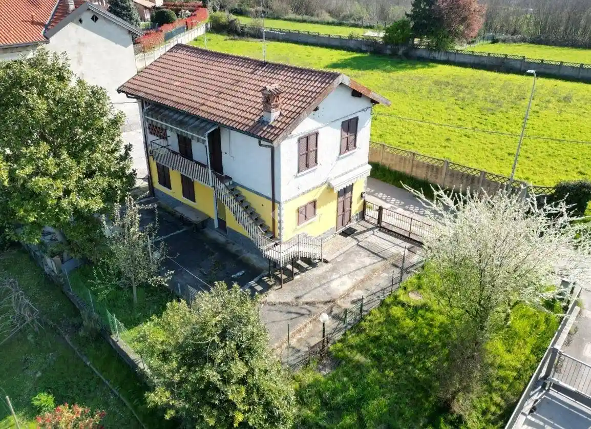 Casa indipendente in vendita a Carate Brianza