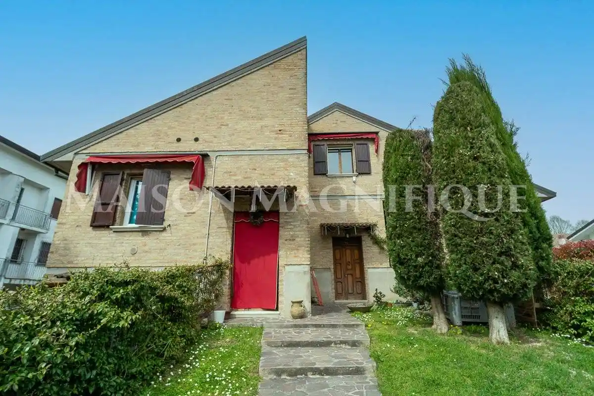 Villa in vendita a Tresignana