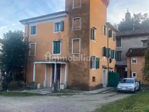 Palazzo - Edificio in vendita a Azzano Decimo
