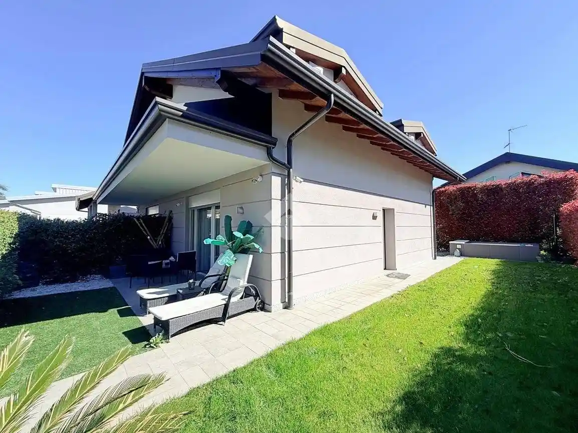 Villa in vendita a Carate Brianza