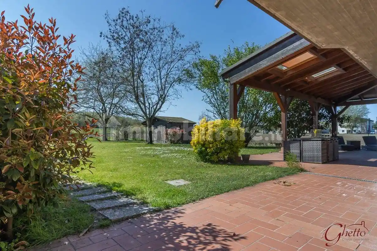 Villa in vendita a Terre del Reno