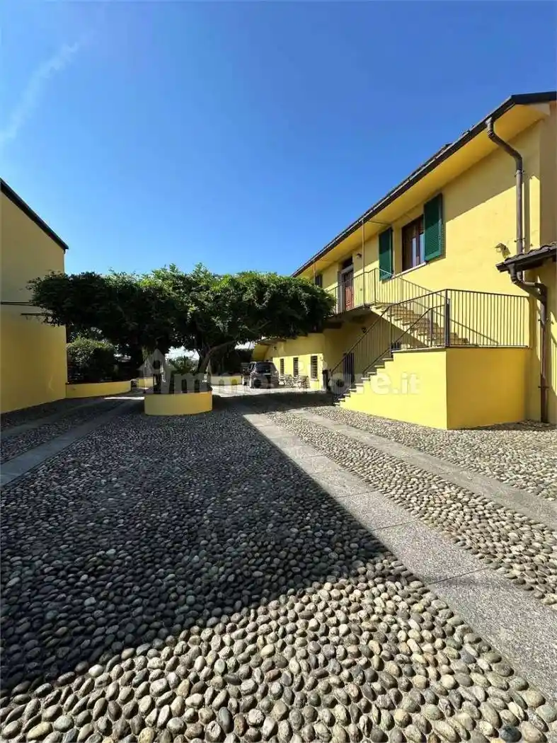 Rustico - Casale in vendita a Oleggio