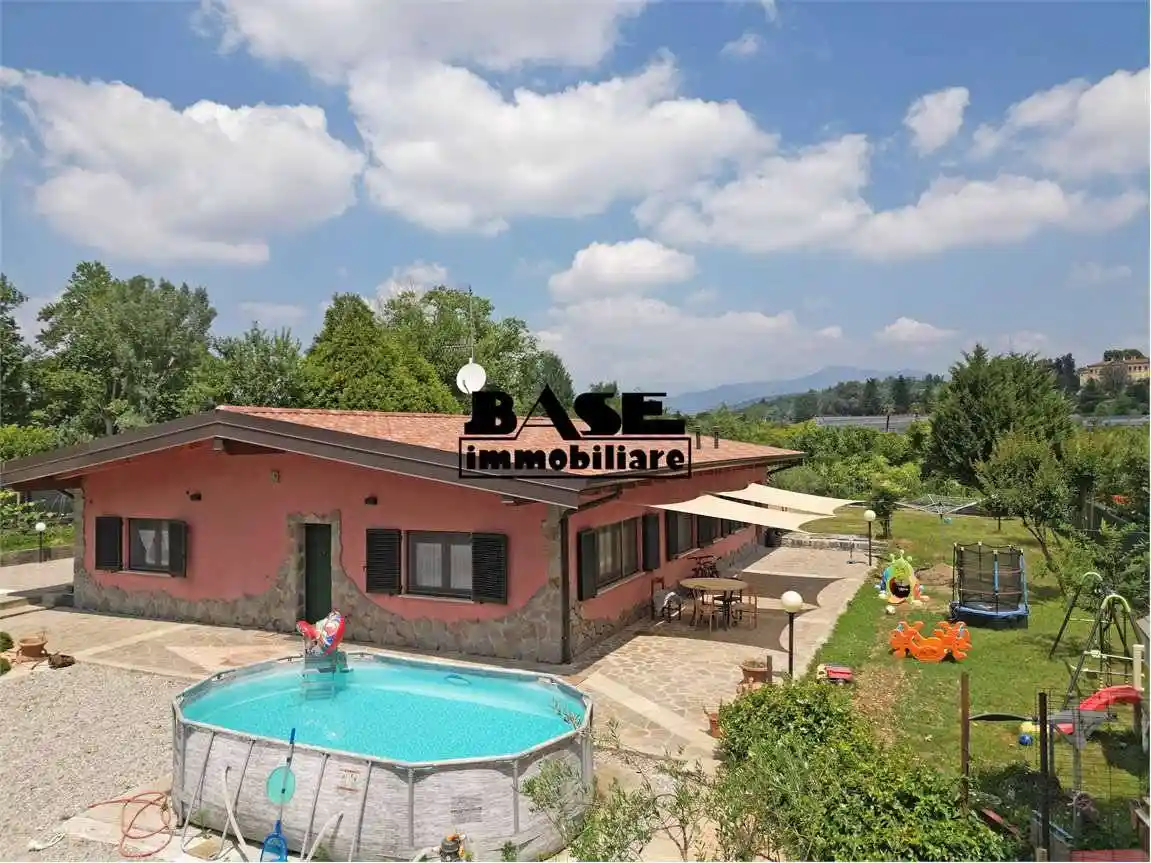 Villa in vendita a Casnate con Bernate