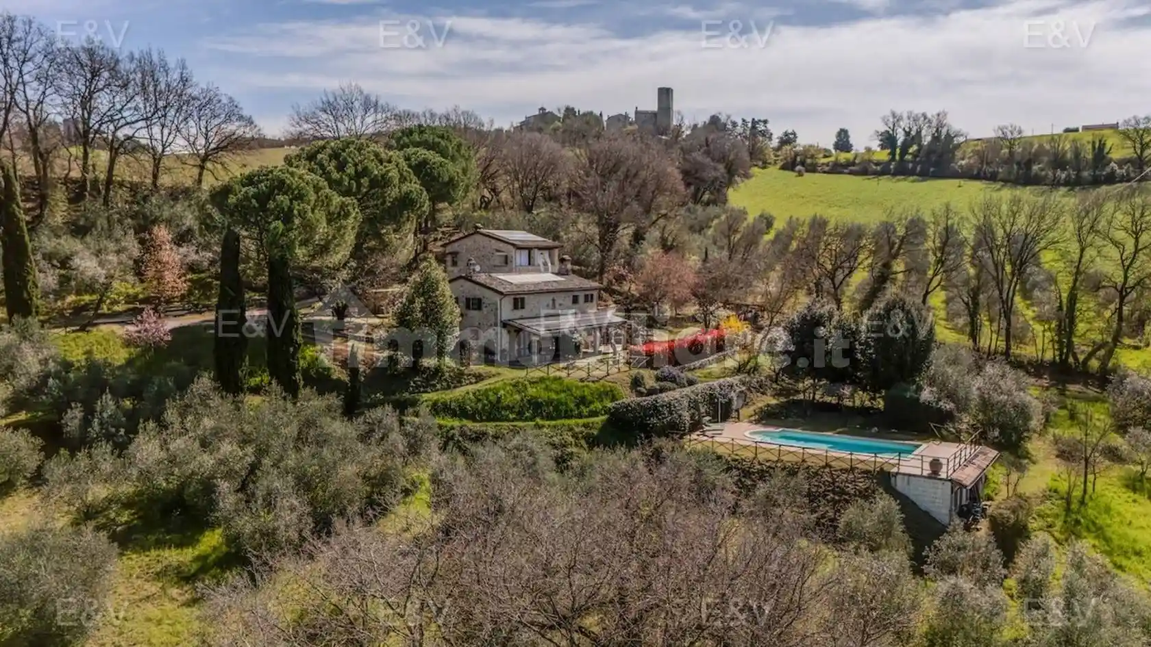 Rustico - Casale in vendita a Todi