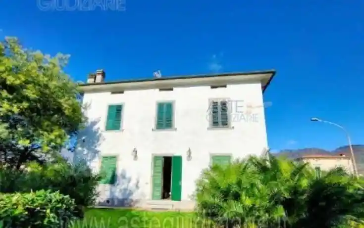 Villa in vendita a Pescia