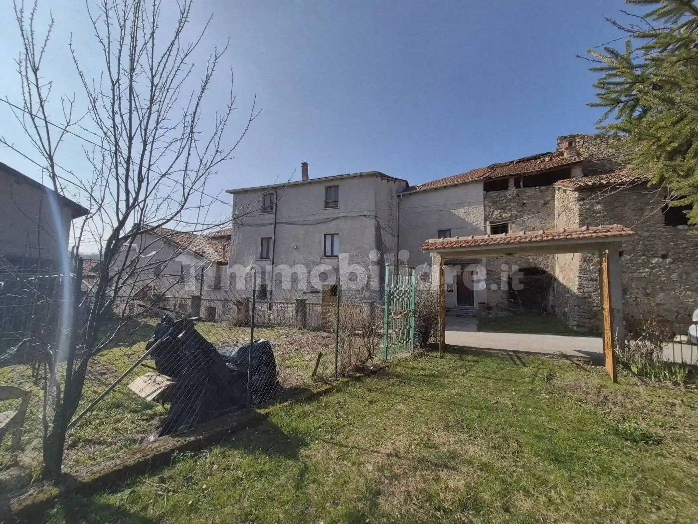 Casa indipendente in vendita a Pallare