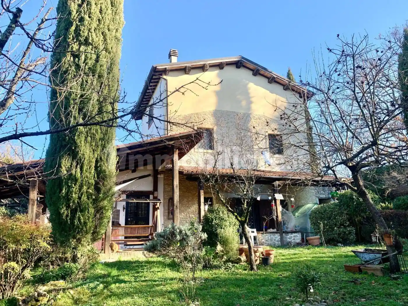Casa indipendente in vendita a Rocca Sinibalda
