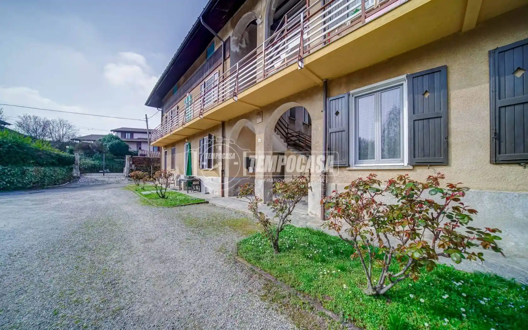 Appartamento in vendita a Gazzada Schianno
