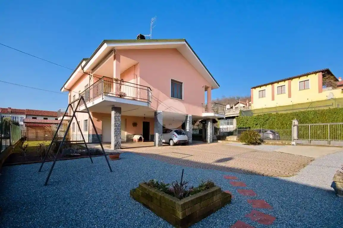 Villa in vendita a Bra