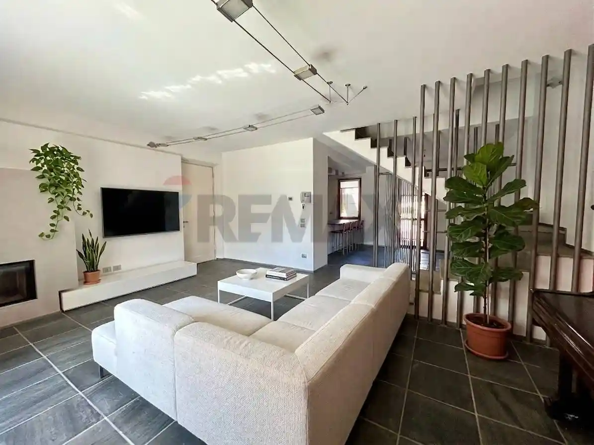 Villa in vendita a Costa Volpino