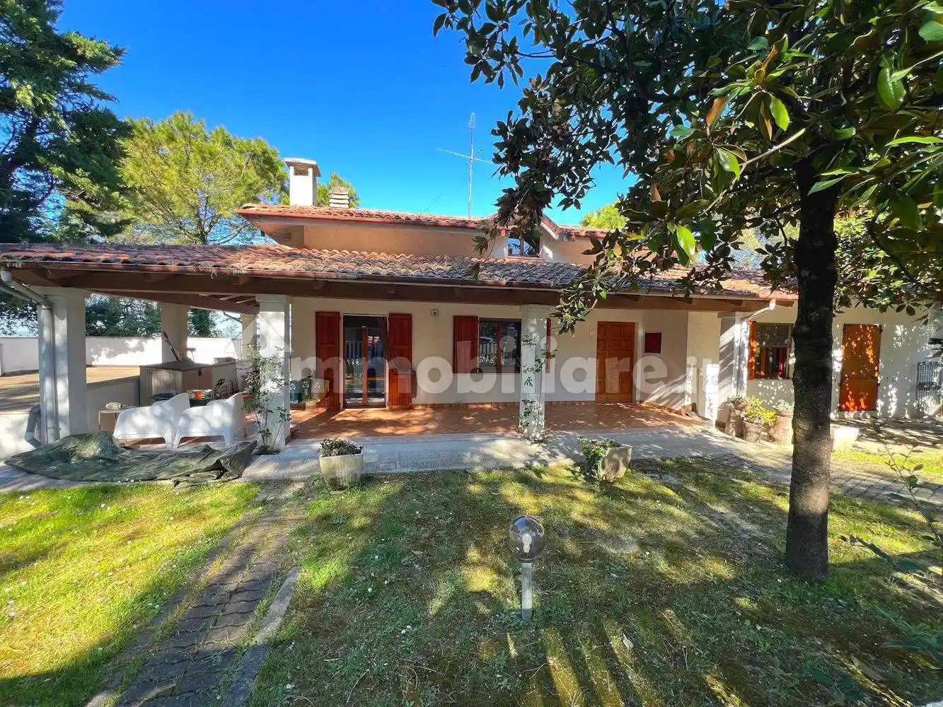 Villa in vendita a Vallefoglia