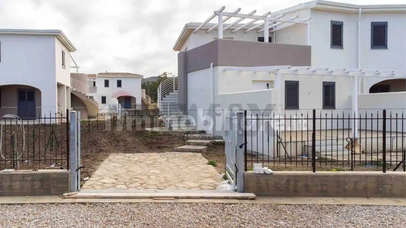 Appartamento in vendita a Campofelice di Roccella