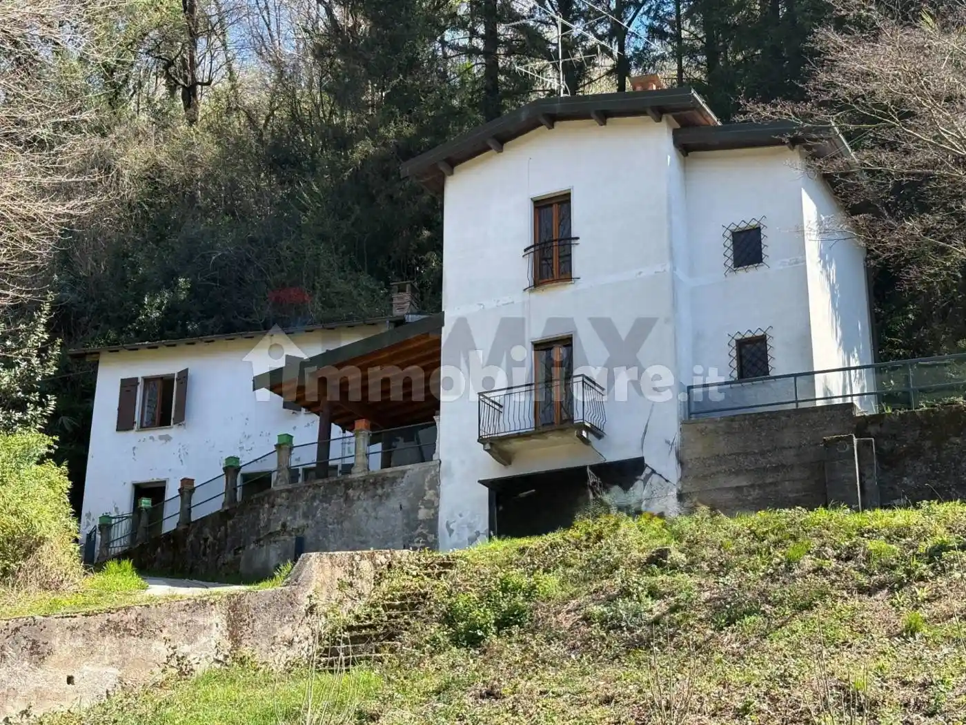 Casa indipendente in vendita a Besano