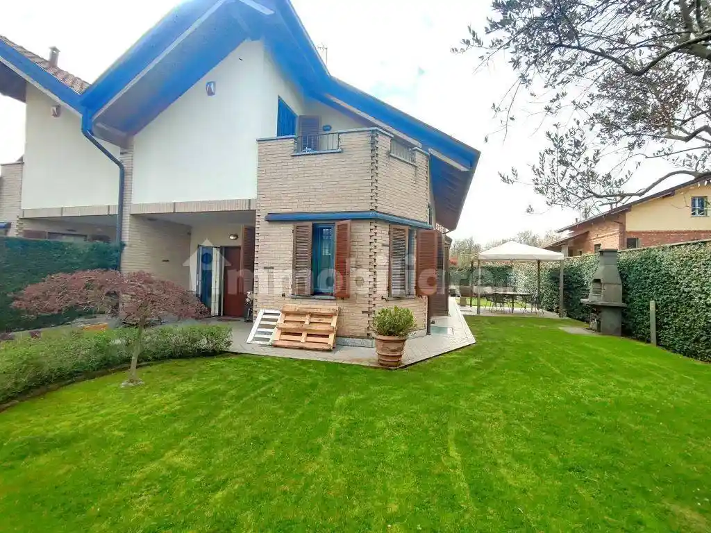 Villa in vendita a Cogliate