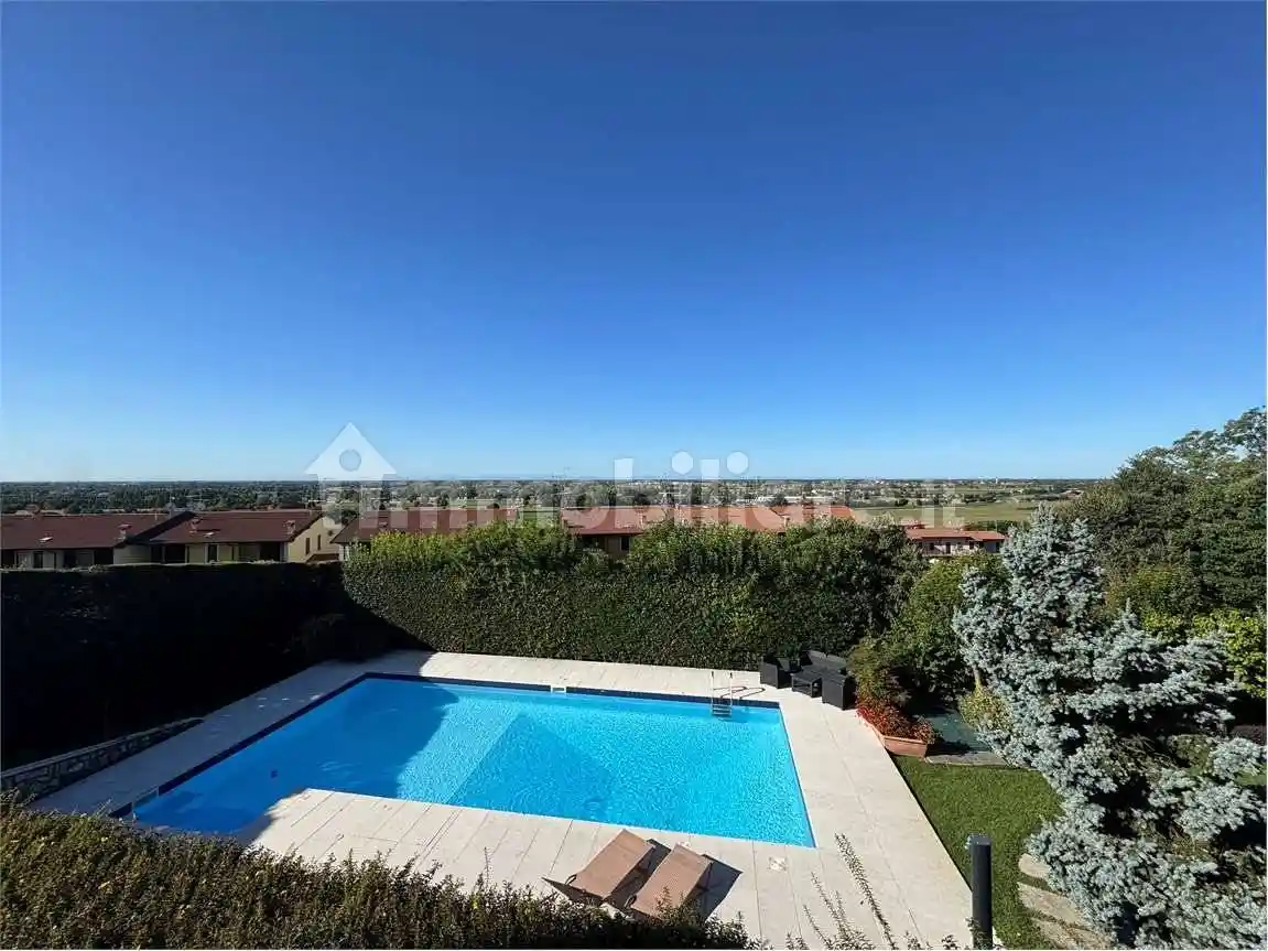 Villa in vendita a Volta Mantovana