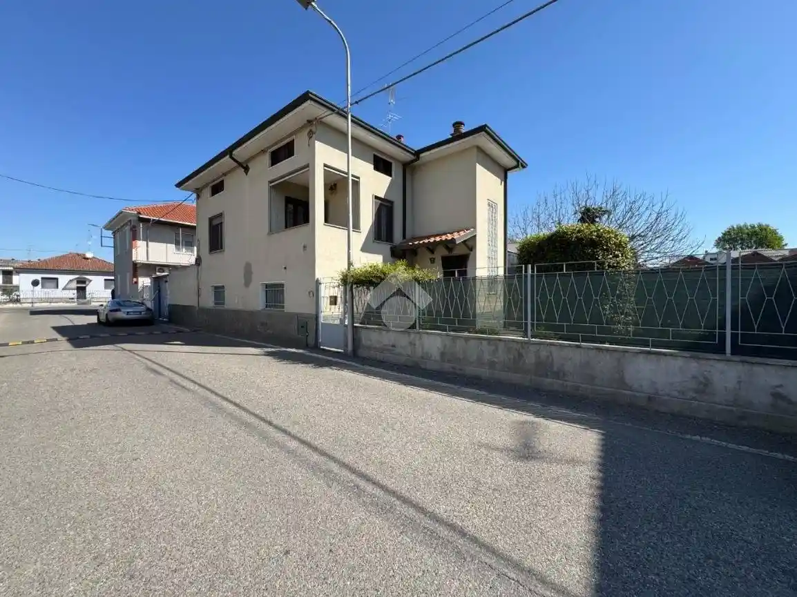 Villa in vendita a Cameri