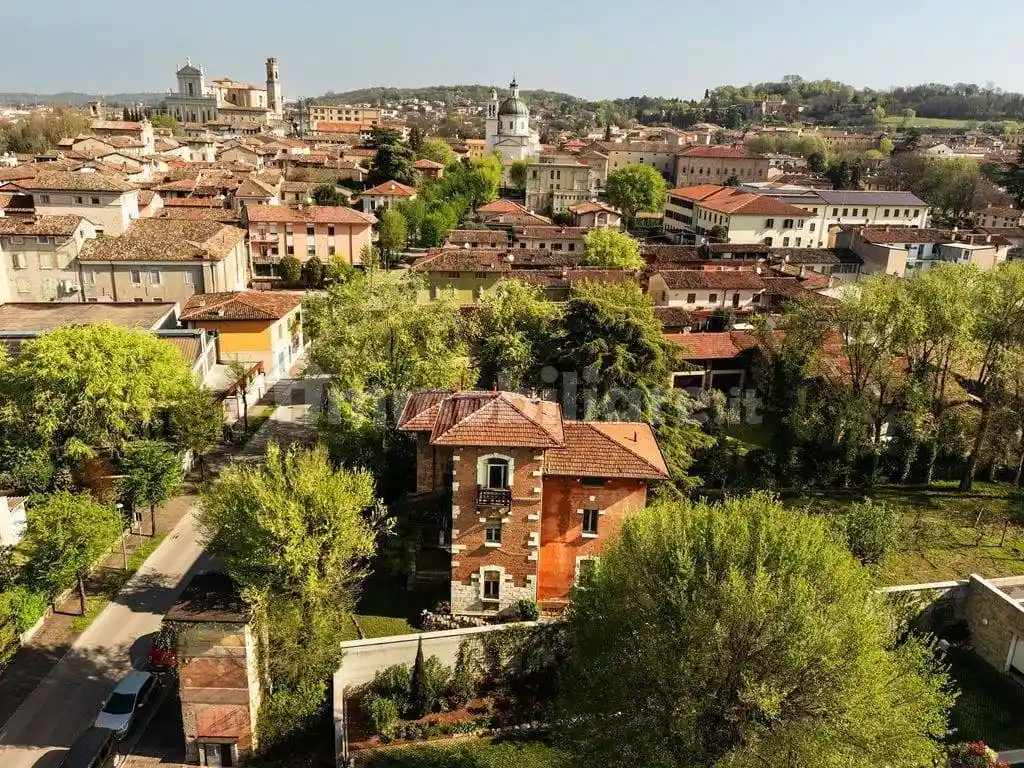 Villa in vendita a Castiglione delle Stiviere