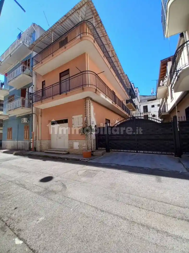 Casa indipendente in vendita a Altavilla Milicia