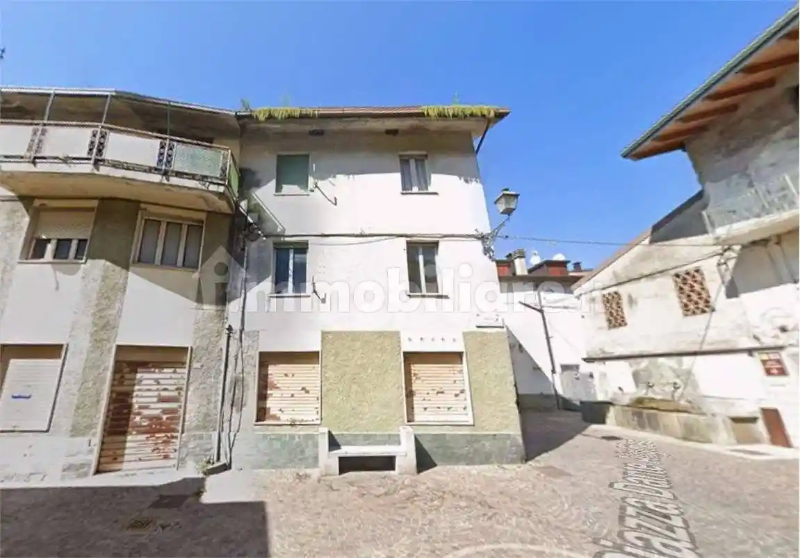 Palazzo - Stabile in vendita a Esine