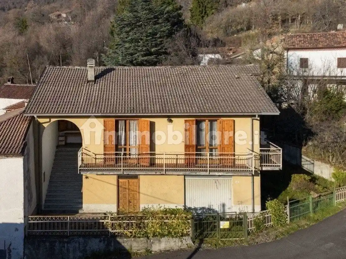 Villa in vendita a Fabbrica Curone