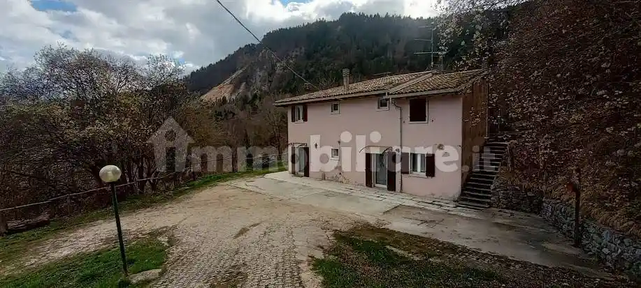 Appartamento in vendita a Ferrara di Monte Baldo