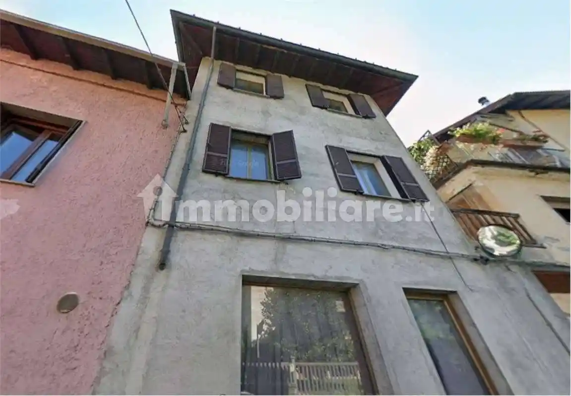 Palazzo - Stabile in vendita a Esine