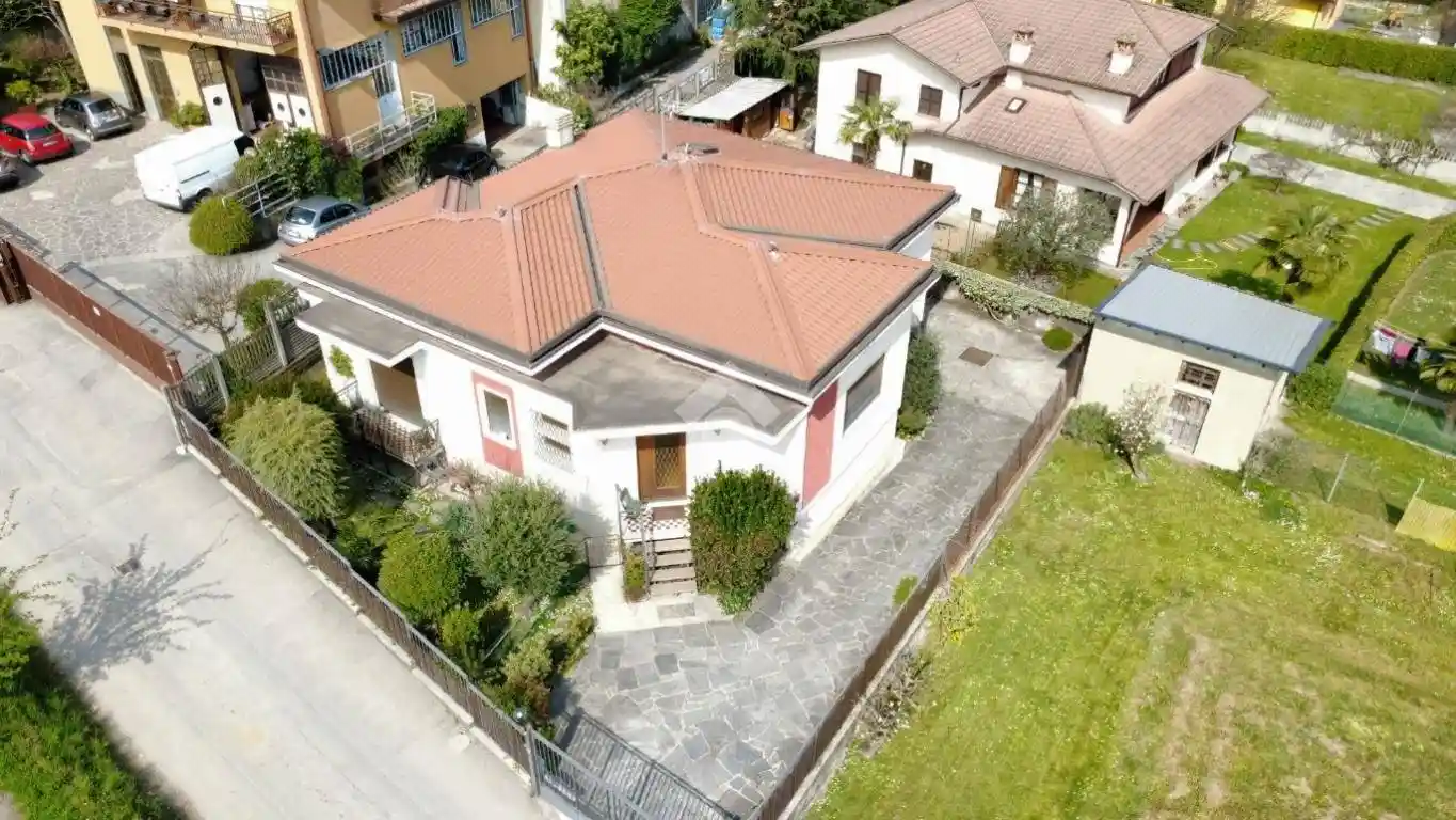 Villa in vendita a Renate