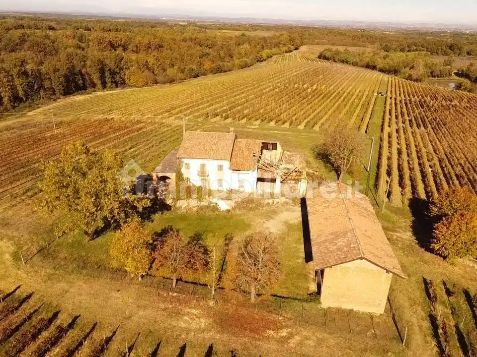 Rustico - Casale in vendita a Mombaruzzo