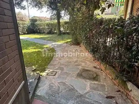 Appartamento in vendita a Montignoso