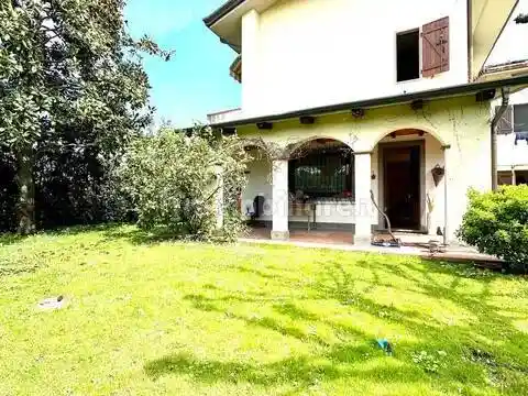 Villa in vendita a Montignoso