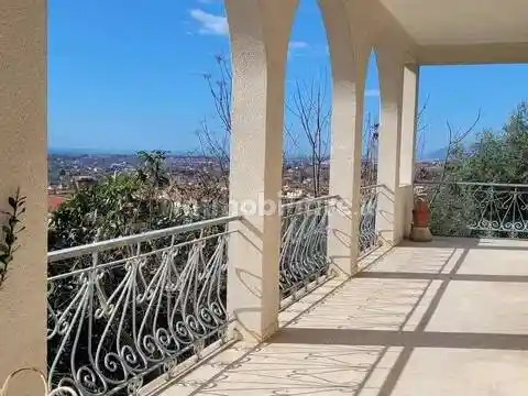 Villa in vendita a Montignoso